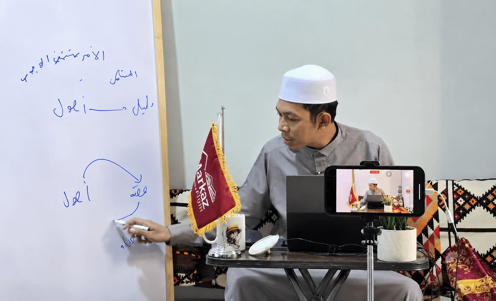 Akademi Markaz Fiqih Resmi Menutup Program Sekolah Mutafaqqih Angkatan Pertama